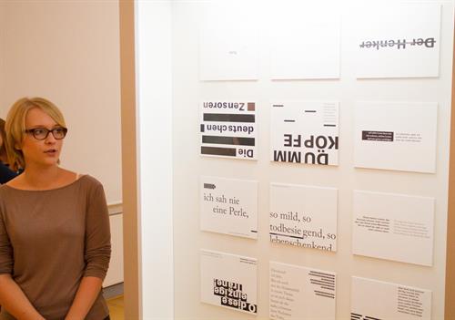 Jill-Alisa Fingerhut zeigt in ihrer typographischen Inszenierung die Gegensätzlichkeit in Heines Buch „Ideen. Das Buch Le Grand“. Fotos (3): Victor Wunderlich