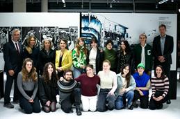 Group photo from the opening evening of the exhibition "Listening to the survivors" in the entrance to the Design Department.